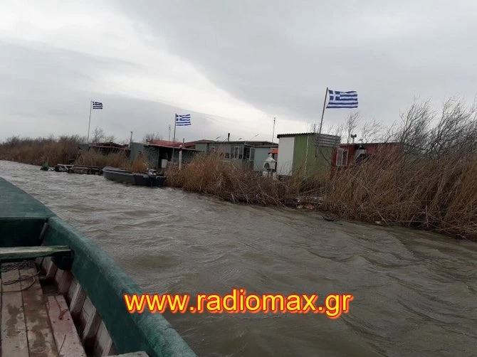 Ελληνες ψηλά το κεφάλι: Γέμισε με γαλανόλευκες η συνοριογραμμή στον Έβρο – Αρχιεπίσκοπος Κύπρου: «Οι Τούρκοι κάνουν λάθη και θα τα πληρώσουν ακριβά»